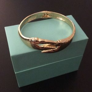 Crab claw bangle bracelet